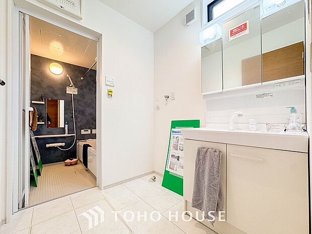 清潔感のあるプライベート空間は、身だしなみチェックや肌のお手入れに最適です。