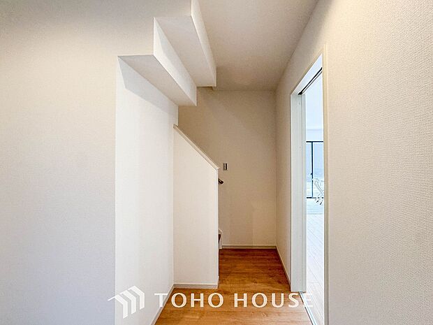 やわらかな陽射しがふりそそぎ、ゆったりした時間が流れる室内。