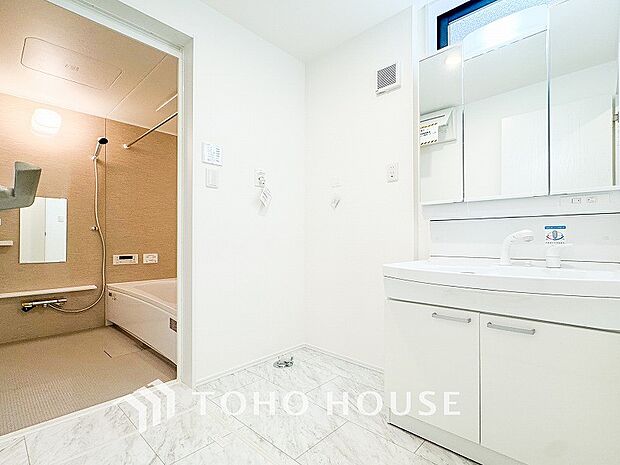 清潔感のあるプライベート空間は、身だしなみチェックや肌のお手入れに最適です。