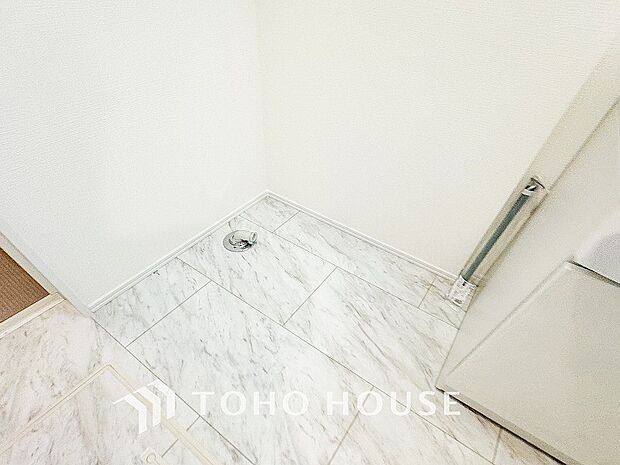 洗濯機を配置しても十分なスペースを確保しております。