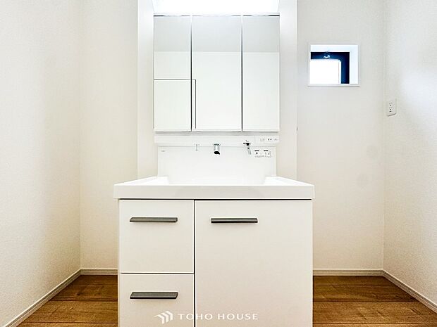 洗面台・洗面所清潔感のあるプライベート空間は、身だしなみチェックや肌のお手入れに最適です。