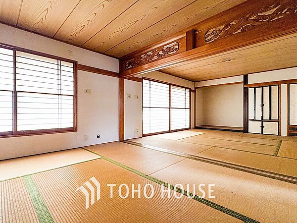 いぐさの香るしっとりと落ち着いた雰囲気の和室です。