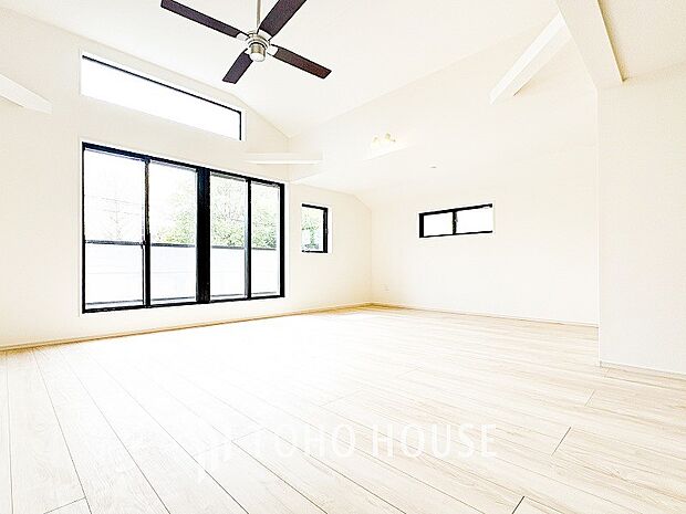 太陽の恵みを一気に受けた明るくあたたかいお住まい。吹きぬける風を感じながら爽やかで風通しの良い暮らし。