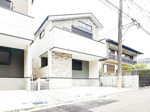 閑静な住宅街の一角、ひと時のくつろぎが生まれ、ゆっくりと愛着が育まれていきます。