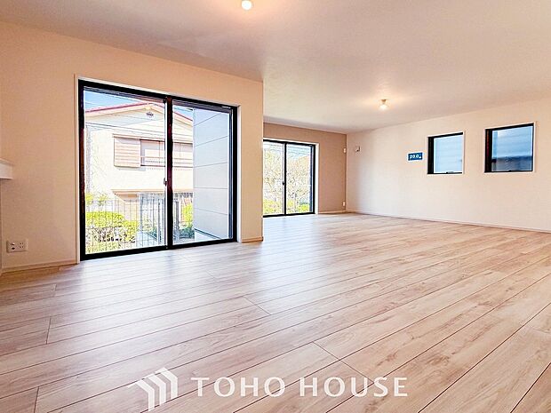 落ち着いた雰囲気に包まれた伸びやかな空間で、ゆったりと家族団らんの時間を過ごせます。