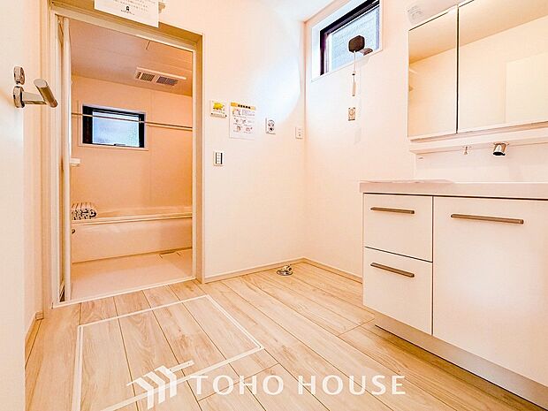 清潔感のあるプライベート空間は、身だしなみチェックや肌のお手入れに最適です。