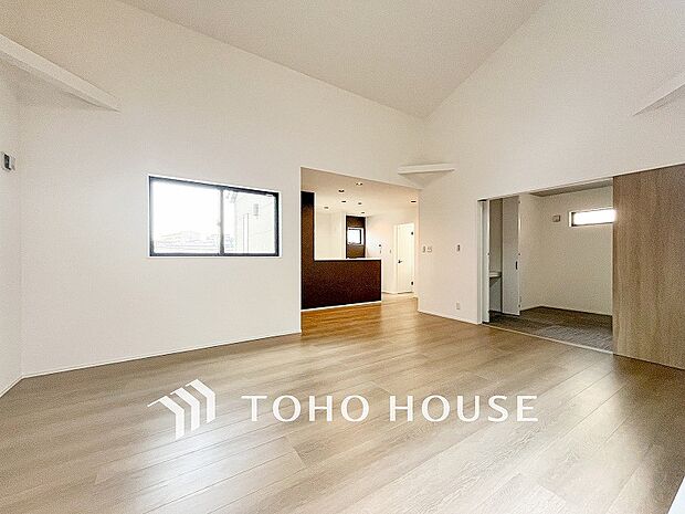 開放感あるリビングダイニング。ご家族とのんびりしたひと時を過ごせますね。