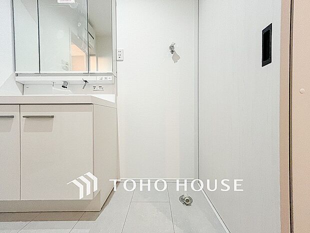 洗濯機を配置しても十分なスペースを確保しております。