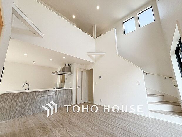 ご家族やお客様との時間など、多くの時を刻む空間。何気なく過ぎる時でさえも上質なひと時となる快適な空間を目指して。