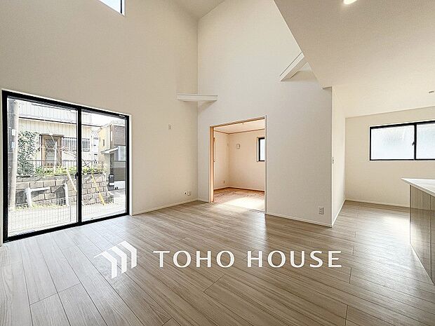 落ち着いた雰囲気に包まれた伸びやかな空間で、ゆったりと家族団らんの時間を過ごせます。