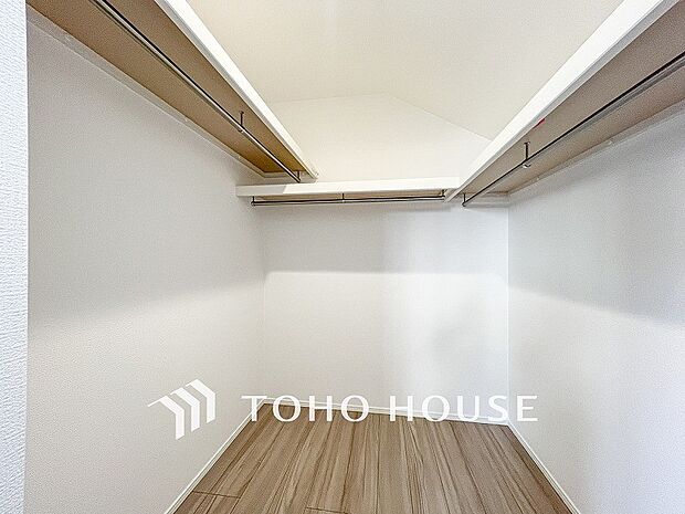 衣類だけでなく大きな荷物も収納でき、お部屋がすっきりします。