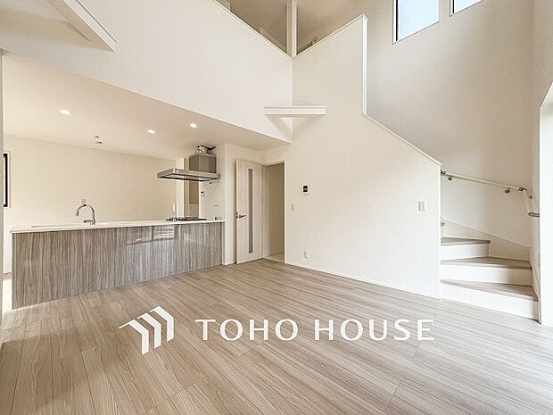 ここにはみんなが集い、食事と楽しい会話が始まるスペース。