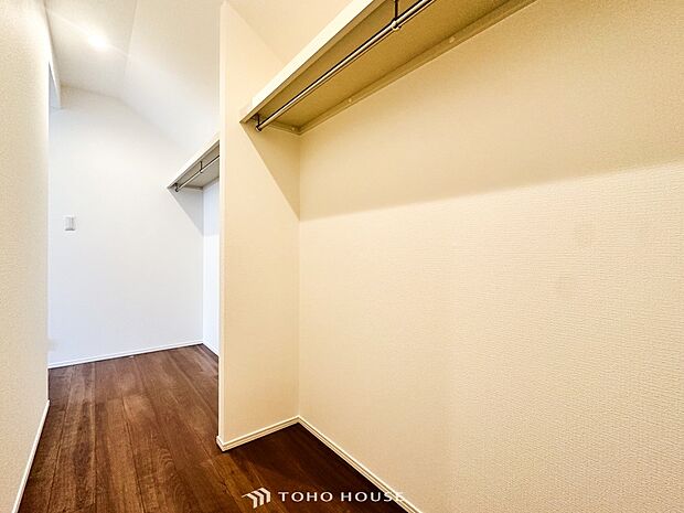 衣類だけでなく大きな荷物も収納でき、お部屋がすっきりします。