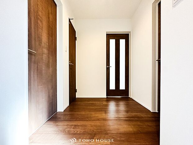 やわらかな陽射しがふりそそぎ、ゆったりした時間が流れる室内。