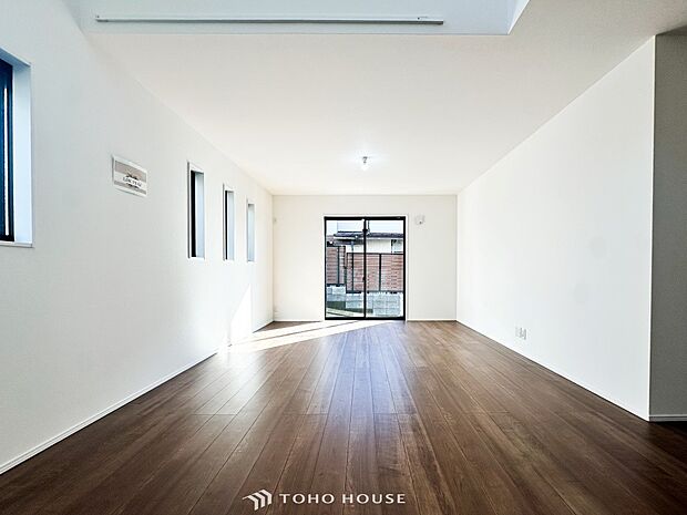 忙しい朝でも、しっかり家族が揃って食事をして頂けるゆとりある大きさのダイニングスペース。