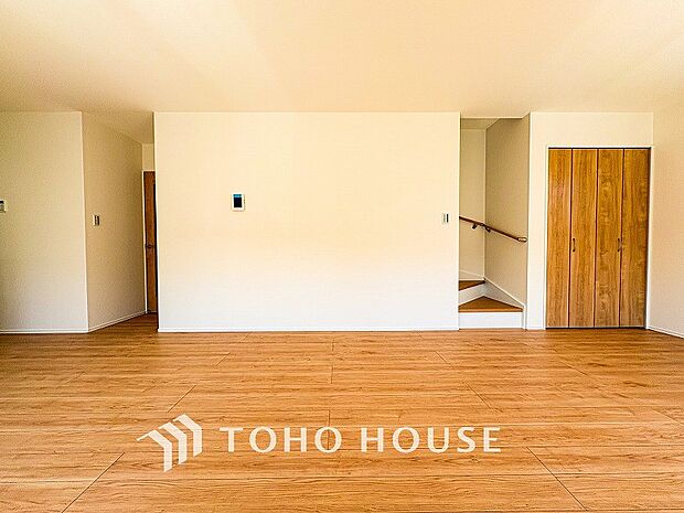 落ち着いた雰囲気に包まれた伸びやかな空間で、ゆったりと家族団らんの時間を過ごせます。