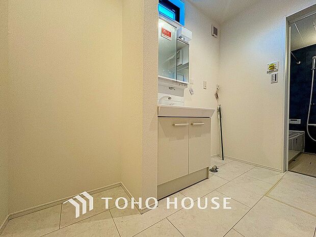 清潔感のあるプライベート空間は、身だしなみチェックや肌のお手入れに最適です。