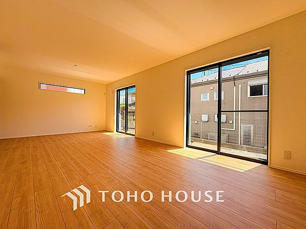 あたたかい日差しがたっぷり降り注ぐLDKは自然と家族の顔があかるい笑顔に。