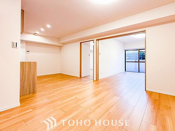 落ち着いた雰囲気に包まれた伸びやかな空間で、ゆったりと家族団らんの時間を過ごせます。