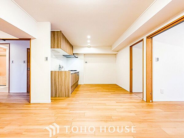 ここにはみんなが集い、食事と楽しい会話が始まるスペース。