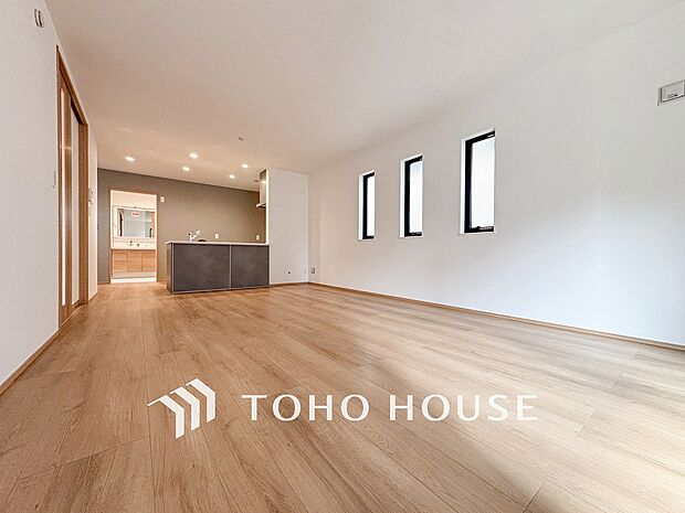 開放感あるリビングダイニング。ご家族とのんびりしたひと時を過ごせますね。