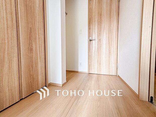 やわらかな陽射しがふりそそぎ、ゆったりした時間が流れる室内。