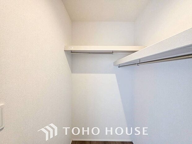 普段使わない季節用品やトランクなど大きなものもラクラク収納できる広さがございます。