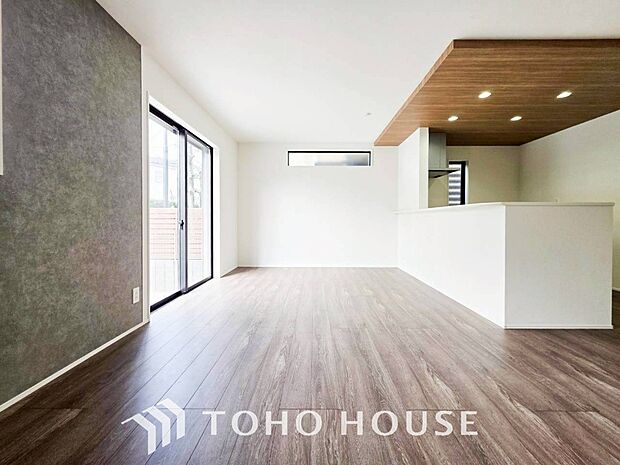 開放感あるリビングダイニング。ご家族とのんびりしたひと時を過ごせますね。