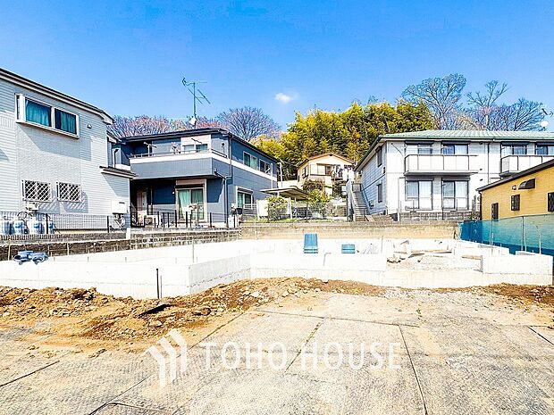 閑静な住宅街の一角、ひと時のくつろぎが生まれ、ゆっくりと愛着が育まれていきます。