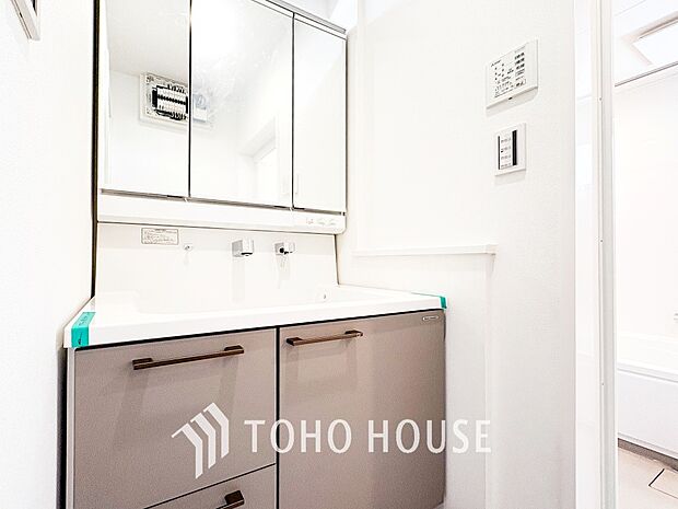 清潔感のあるプライベート空間は、身だしなみチェックや肌のお手入れに最適です。