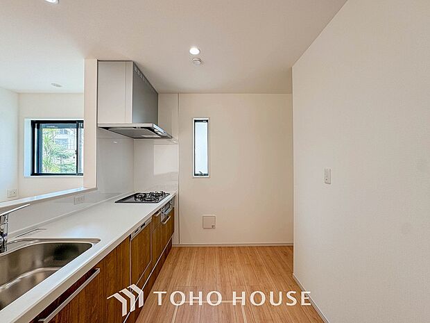 対面キッチンでリビングのご家族と会話を楽しみながらお料理できます。