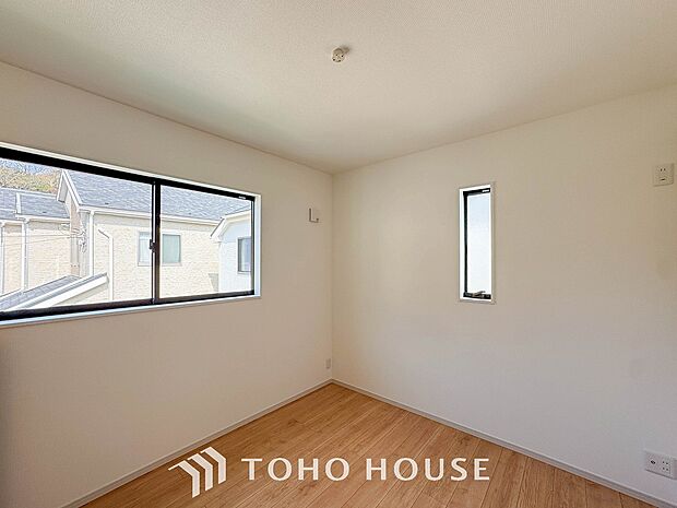 採光もアクセントの一つとして。プライベートルームにはやさしい光が射し込んでいます。