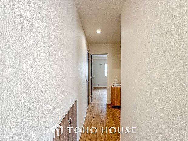 やわらかな陽射しがふりそそぎ、ゆったりした時間が流れる室内。