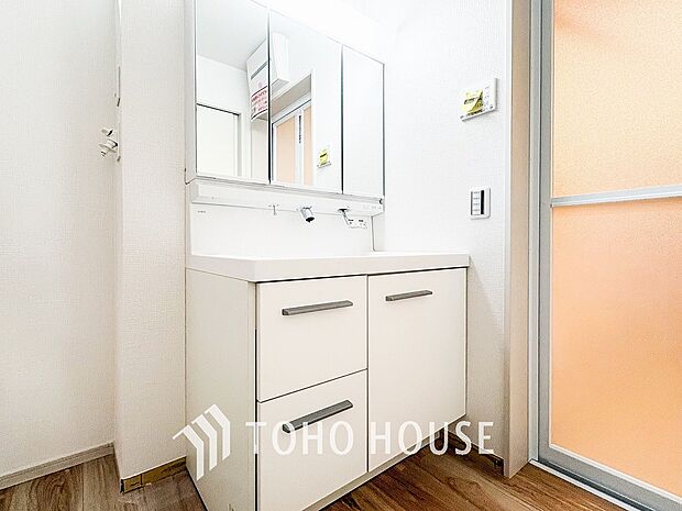 清潔感のあるプライベート空間は、身だしなみチェックや肌のお手入れに最適です。