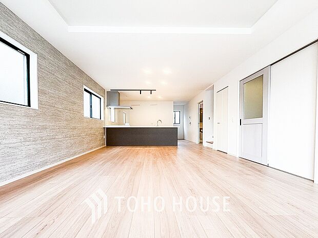 開放感あるリビングダイニング。ご家族とのんびりしたひと時を過ごせますね。