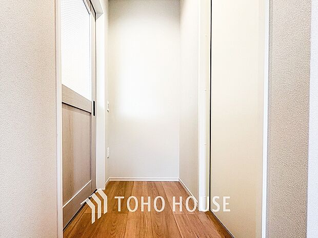 やわらかな陽射しがふりそそぎ、ゆったりした時間が流れる室内。