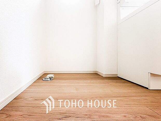 洗濯機を配置しても十分なスペースを確保しております。