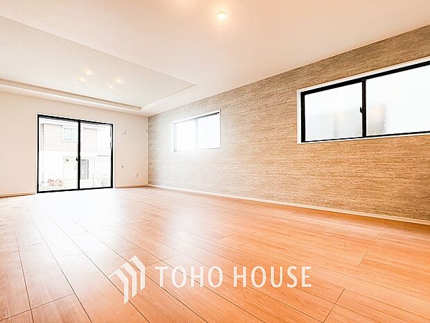 光と風があふれる開放的なリビングダイニングには自然と家族みんなが集まってきます。