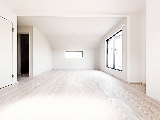 採光もアクセントの一つとして。プライベートルームにはやさしい光が射し込んでいます。