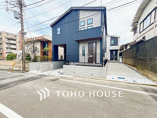 清潔感溢れる玄関がお出迎えする本邸宅の物語は、ここから始まる日常を期待させます。