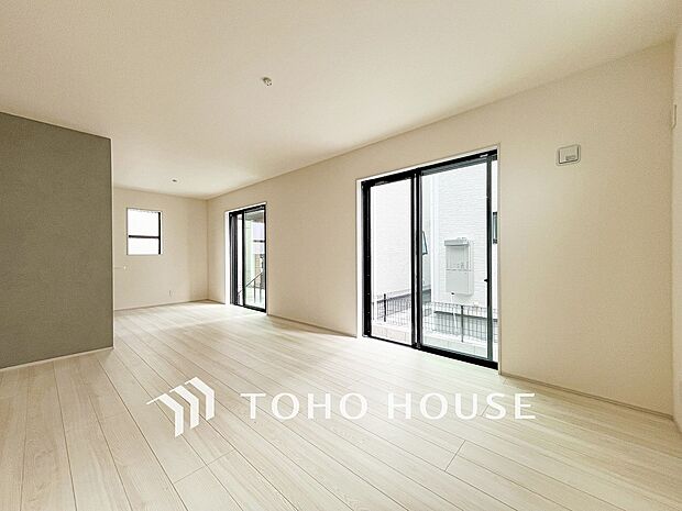 落ち着いた雰囲気に包まれた伸びやかな空間で、ゆったりと家族団らんの時間を過ごせます。