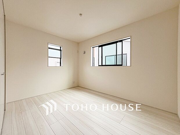 採光もアクセントの一つとして。プライベートルームにはやさしい光が射し込んでいます。