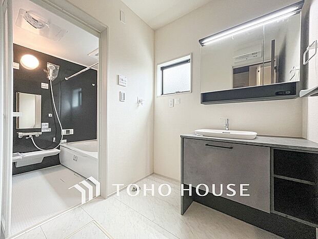 清潔感のあるプライベート空間は、身だしなみチェックや肌のお手入れに最適です。