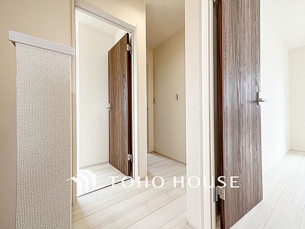 やわらかな陽射しがふりそそぎ、ゆったりした時間が流れる室内。