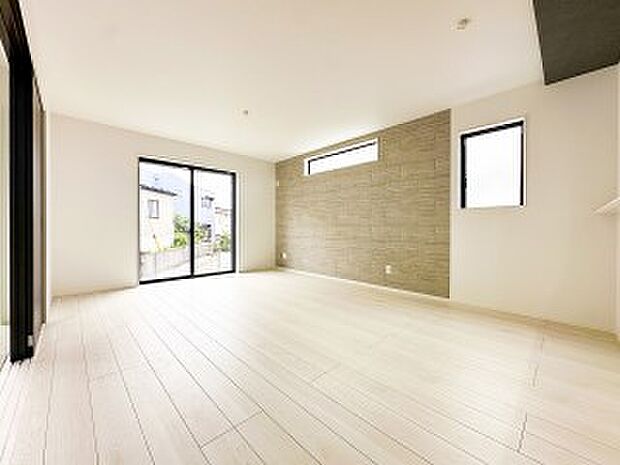 落ち着いた雰囲気に包まれた伸びやかな空間で、ゆったりと家族団らんの時間を過ごせます。