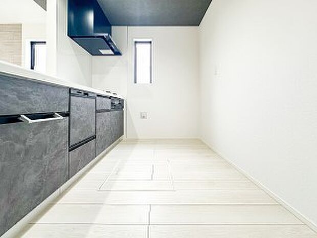 対面キッチンでリビングのご家族と会話を楽しみながらお料理できます。