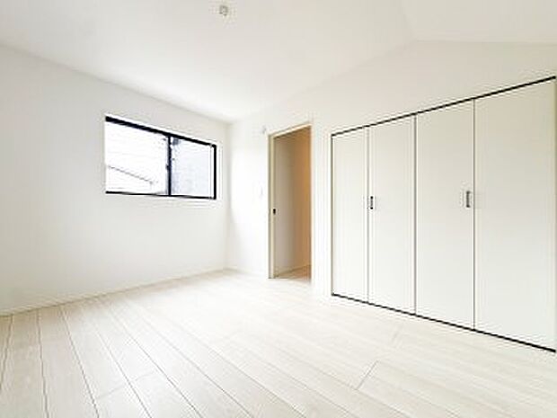 採光もアクセントの一つとして。プライベートルームにはやさしい光が射し込んでいます。