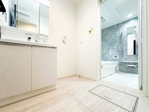 清潔感のあるプライベート空間は、身だしなみチェックや肌のお手入れに最適です。