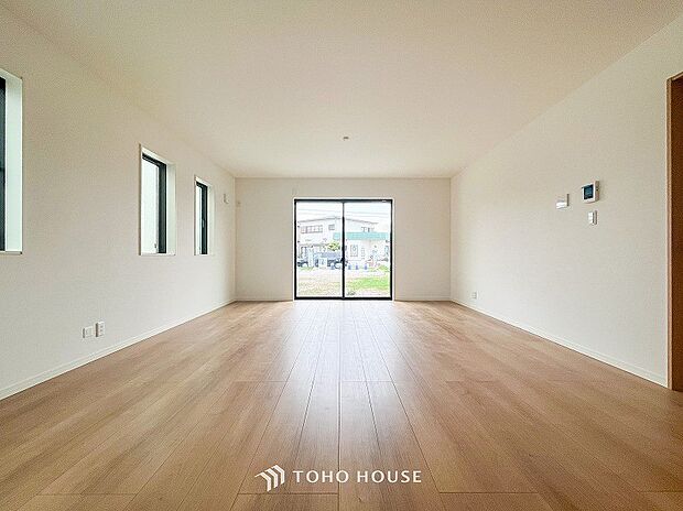 戸建てならではのリビング。落ち着いた色調のリビングは家族団欒の憩いの場所です。