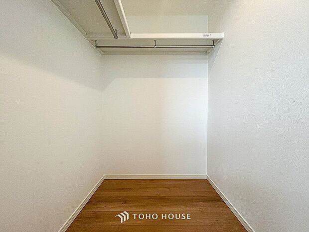 衣類だけでなく大きな荷物も収納でき、お部屋がすっきりします。